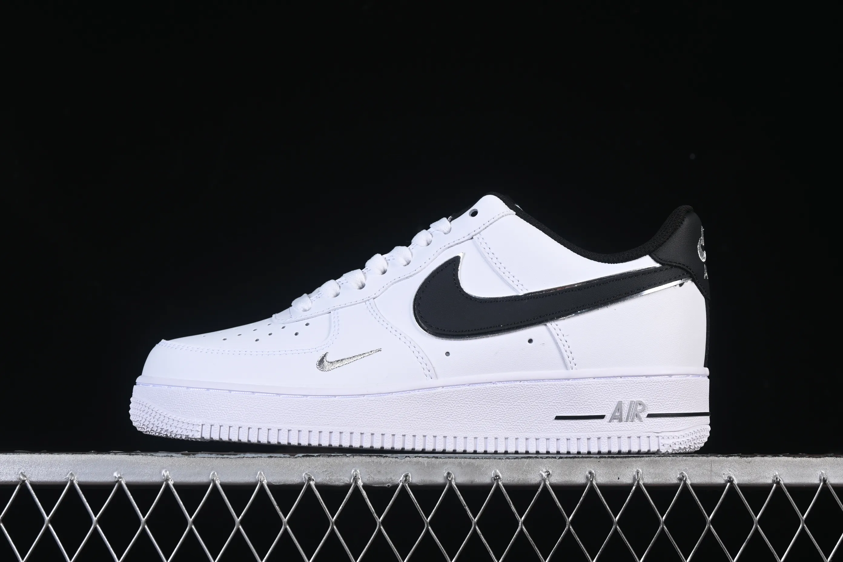 All categories Nk Air Force 1 Air Force series Nk Air Force 1 Low Air Force low-top Nike Air Force 1'07 Low black and silver small hook Air Force 1 low-top casual sneakers ZH0316-109